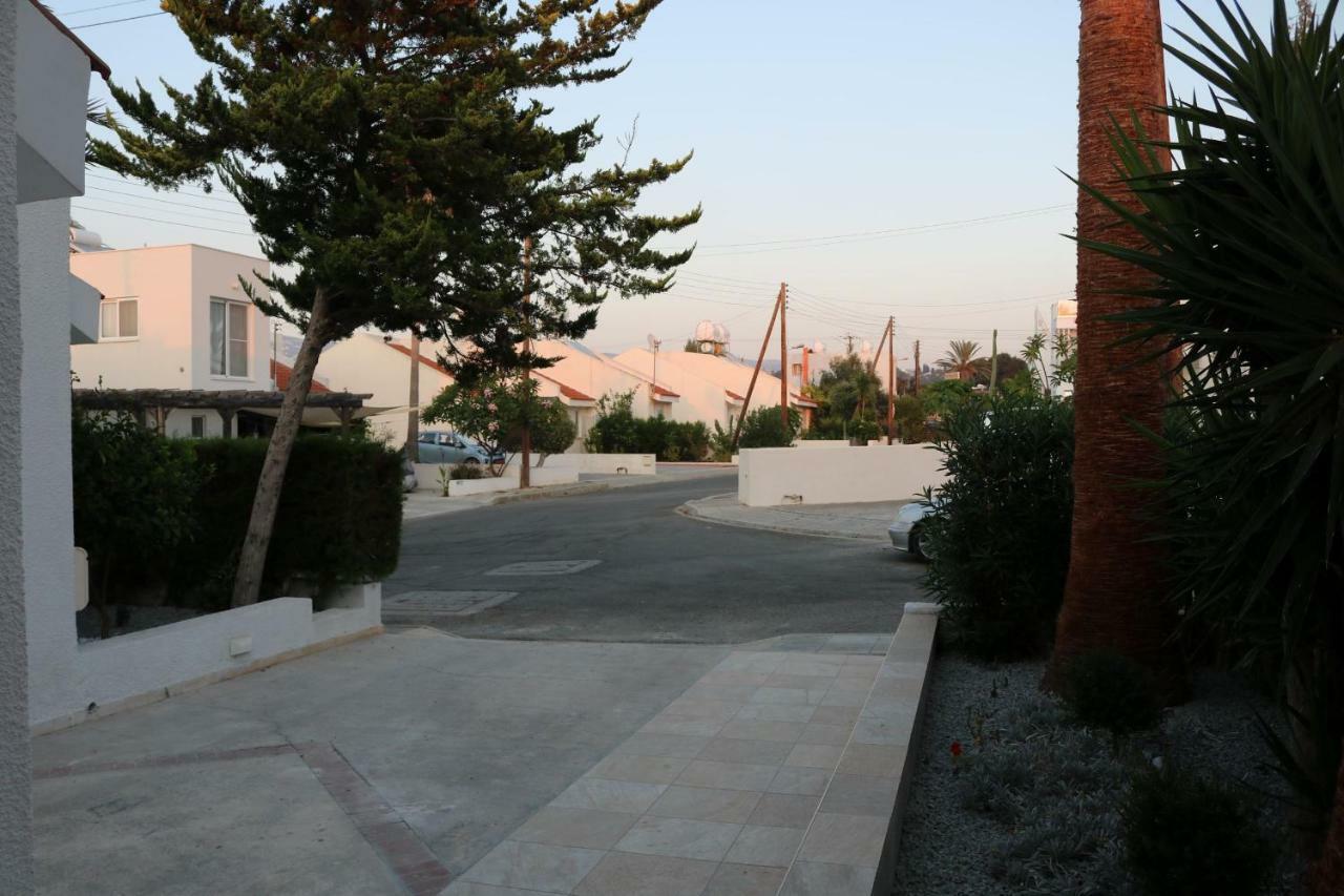 Yulya Villa By Taimoura Paphos Exterior photo