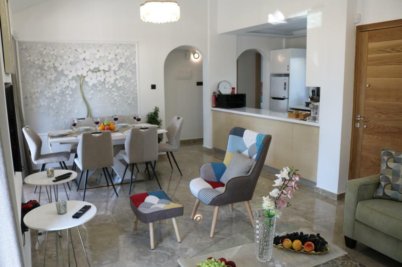 Yulya Villa By Taimoura Paphos Exterior photo